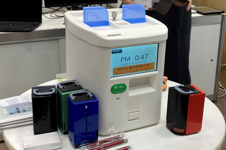 トピックス「新型の服薬支援ロボを『第50回国際福祉機器展』で紹介」のサムネイル